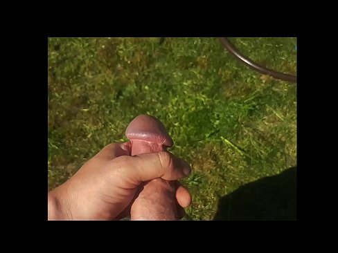 ❤️ Horúca kočka si nechá jebnúť ružovú kundičku a vystrieka sa so squirtom v letnej záhrade Porno na nás ❌️❤