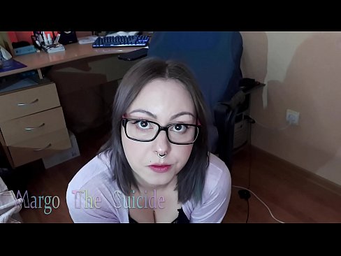 ❤️ Sexy dievča s okuliarmi hlboko fajčí vibrátor na kameru Porno na nás ❌️❤