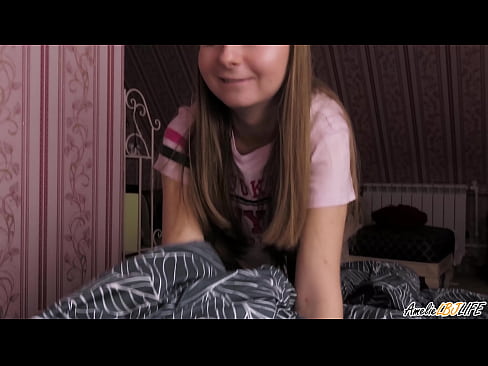 ❤️ Blondínka hlboko vysaje svoju BFF a dostane semeno do úst Porno na nás ❌️❤